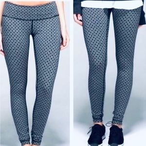 Lululemon Wunder Under Black and White Leggings Activewear Pants Size 4